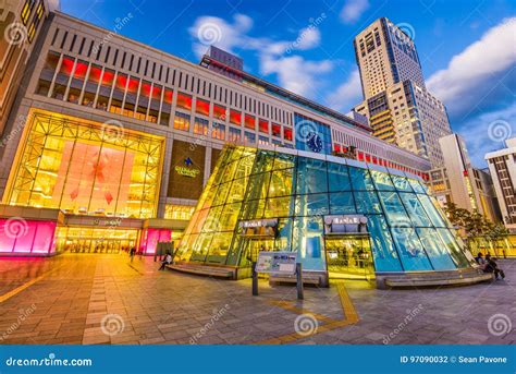 札幌駅 グルメ 夜 - 夜の札幌駅で出会う、未知の味覚の冒険